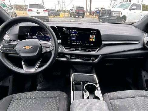 Used 2025 Chevrolet Equinox LT image 18