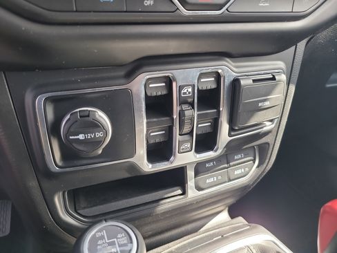 Used 2022 Jeep Wrangler Unlimited Sahara w/ Cold Weather Group image 23