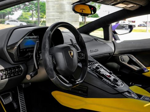 Used 2018 Lamborghini Aventador S AWD/4WD image 17