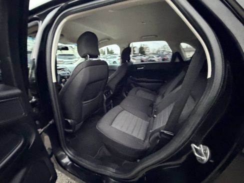 Used 2018 Ford Edge SE image 22