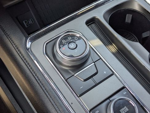 Used 2020 Ford Expedition XLT w/ Equipment Group 202A AWD/4WD image 30