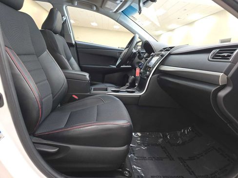 Used 2016 Toyota Camry SE w/ Moonroof Package FWD image 25