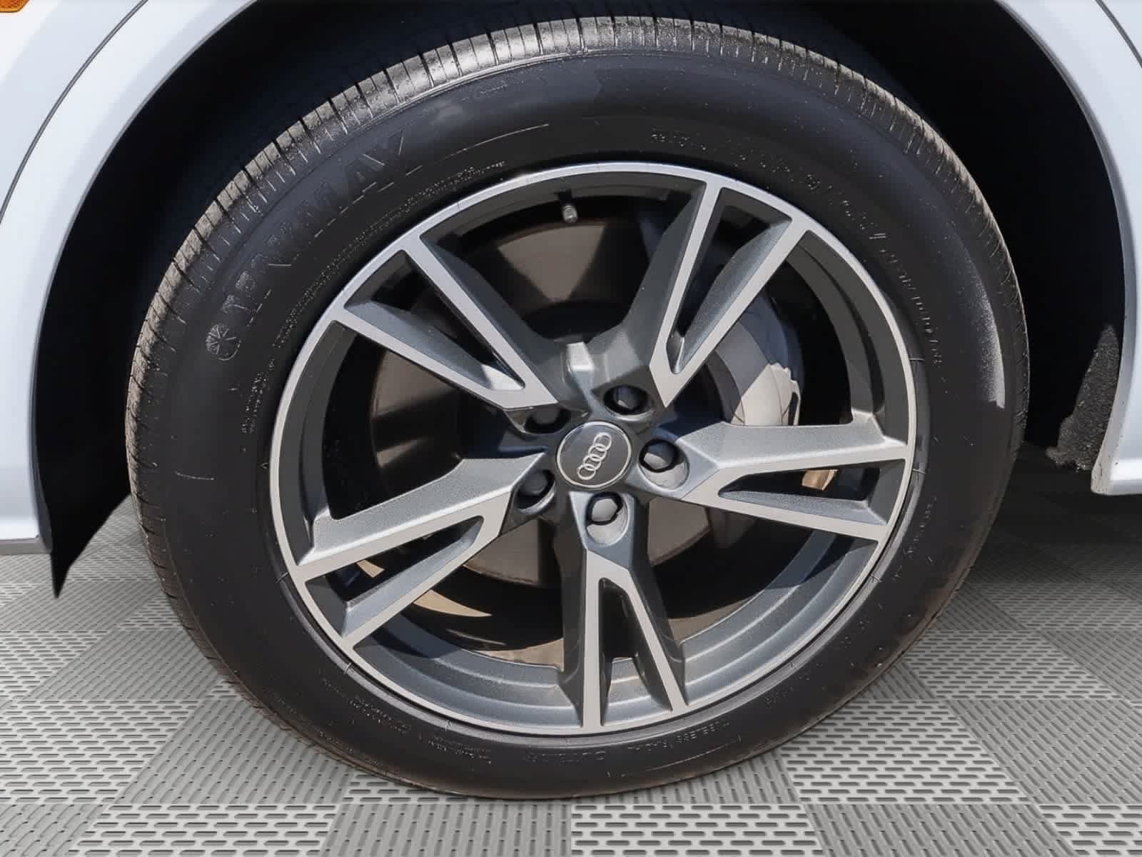 Used 2020 Audi Q5 e Premium w/ Convenience Package AWD/4WD image 16