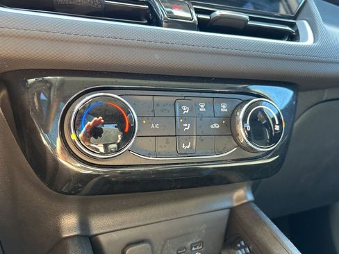 Used 2024 Chevrolet TrailBlazer LT image 45