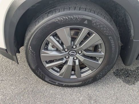 Used 2024 Nissan Pathfinder SV image 10