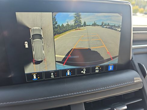 Used 2022 Chevrolet Tahoe Z71 w/ Luxury Package image 22