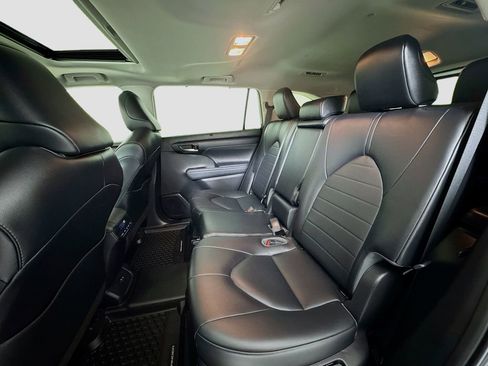 Used 2021 Toyota Highlander XLE image 20