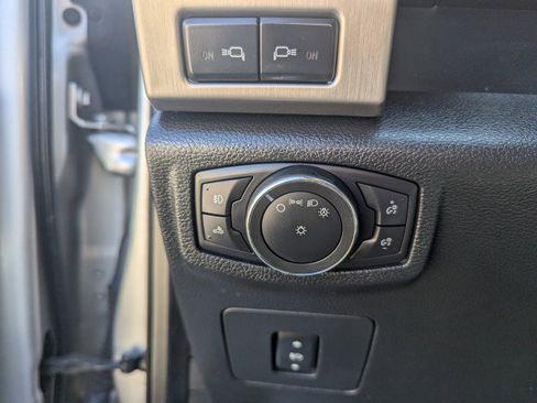 Used 2016 Ford F150 Platinum w/ Equipment Group 701A Luxury AWD/4WD image 17