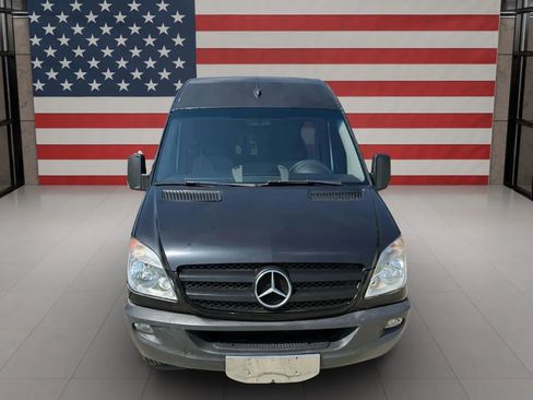 Used 2008 Freightliner Sprinter 3500 RWD image 2