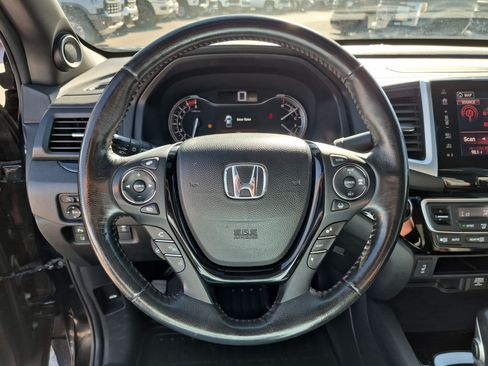 Used 2018 Honda Ridgeline Black Edition image 17