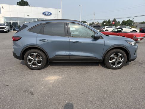Certified 2025 Ford Escape ST-Line Select AWD/4WD image 2