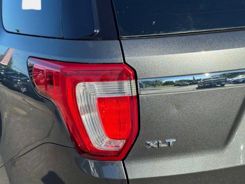 Used 2016 Ford Explorer XLT w/ Equipment Group 202A AWD/4WD image 8