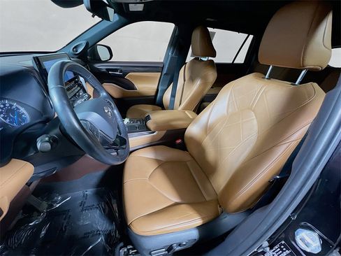 Certified 2020 Toyota Highlander Platinum image 19
