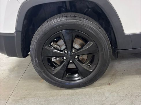 Used 2021 Jeep Cherokee Latitude Plus AWD/4WD image 33