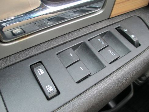 Used 2011 Ford F150 Lariat w/ Lariat Chrome Pkg image 24