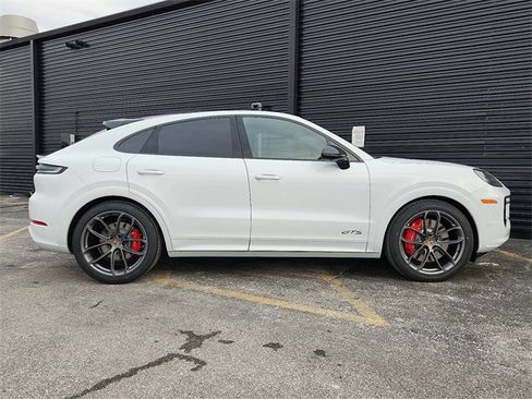 New 2026 Porsche Cayenne GTS image 8