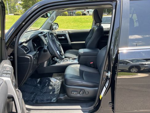 Used 2022 Toyota 4Runner Limited AWD/4WD image 16