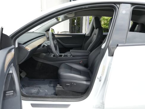 Used 2023 Tesla Model Y AWD image 17
