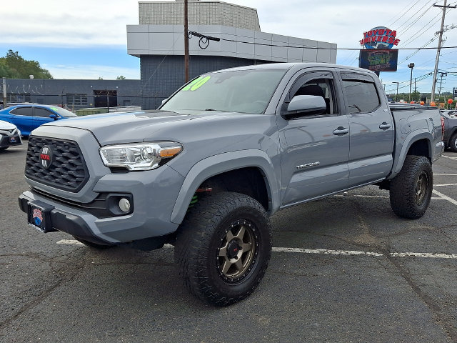 Used 2020 Toyota Tacoma SR5 AWD/4WD image 2