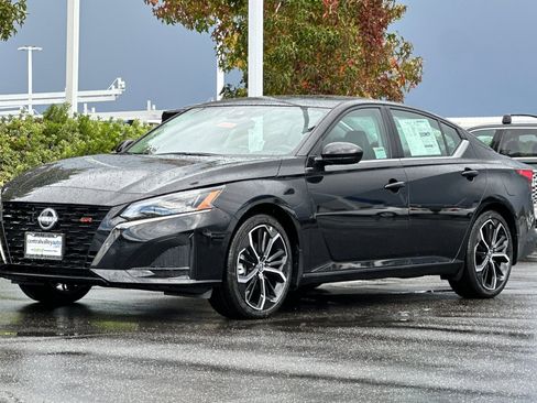 New 2025 Nissan Altima 2.5 SR image 8