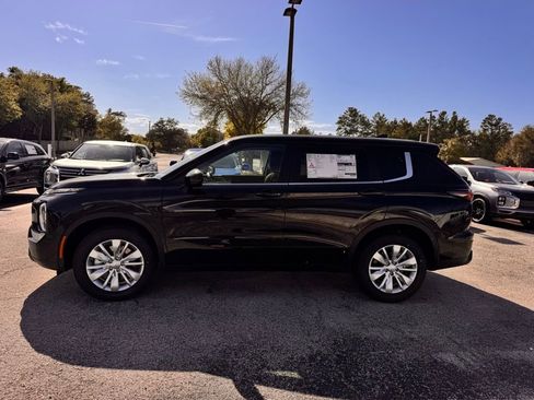 New 2026 Mitsubishi Outlander ES image 4