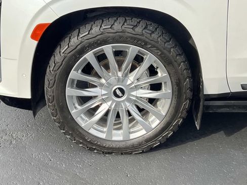 Used 2023 Cadillac Escalade Premium Luxury w/ Performance Package AWD/4WD image 10