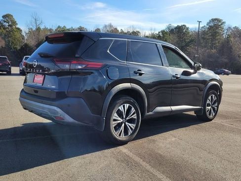 Used 2021 Nissan Rogue SV image 4