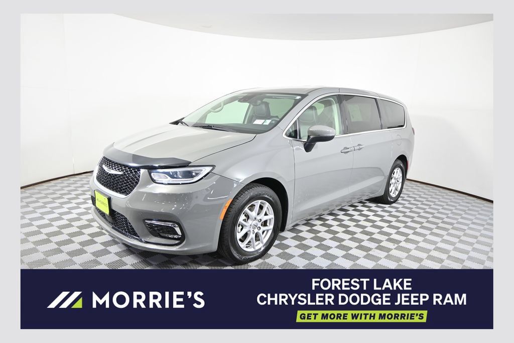 Used 2023 Chrysler Pacifica Touring-L FWD image 1