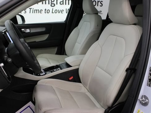 Used 2024 Volvo XC40 B5 Plus w/ Protection Package Premier AWD/4WD image 15