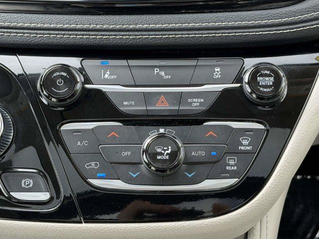 Used 2023 Chrysler Pacifica Limited FWD image 24