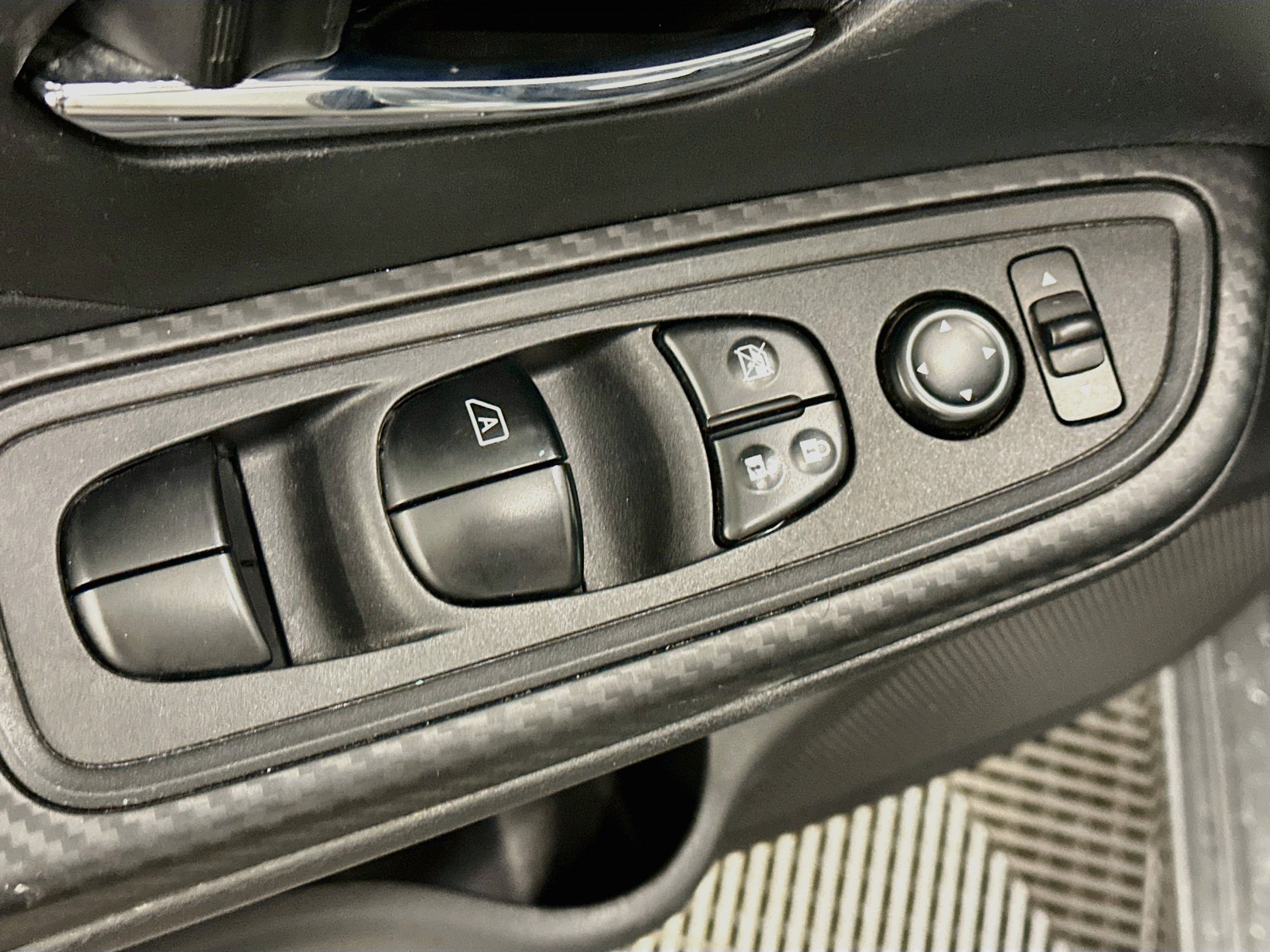 Used 2025 Nissan Versa SV FWD image 15