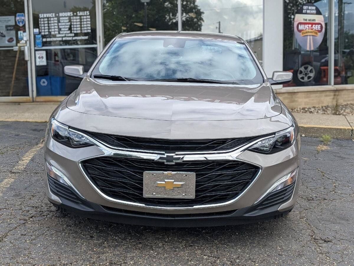 Used 2025 Chevrolet Malibu RS FWD image 3