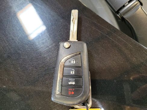 Used 2022 Toyota Corolla LE FWD image 32