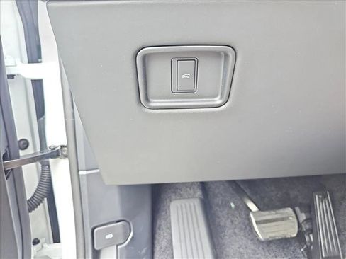 New 2025 Land Rover Range Rover Long Wheelbase SE image 26