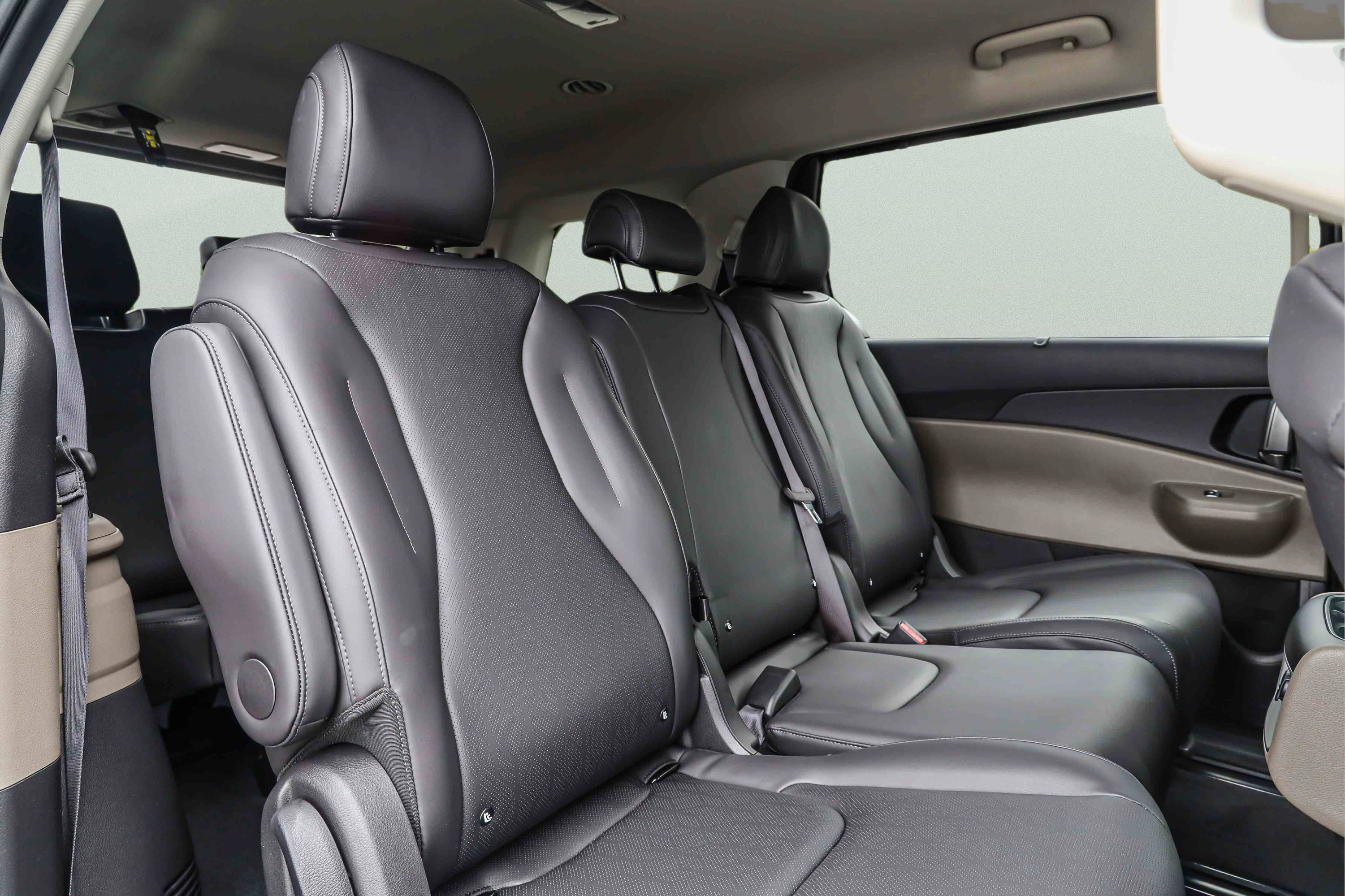 Used 2026 Kia Carnival EX FWD image 25