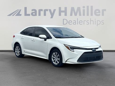 Used 2025 Toyota Corolla LE w/ Convenience Package AWD/4WD image 8