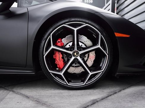 Used 2021 Lamborghini Huracan EVO image 25