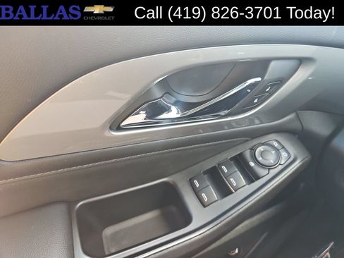 Certified 2023 Chevrolet Traverse LT FWD image 11