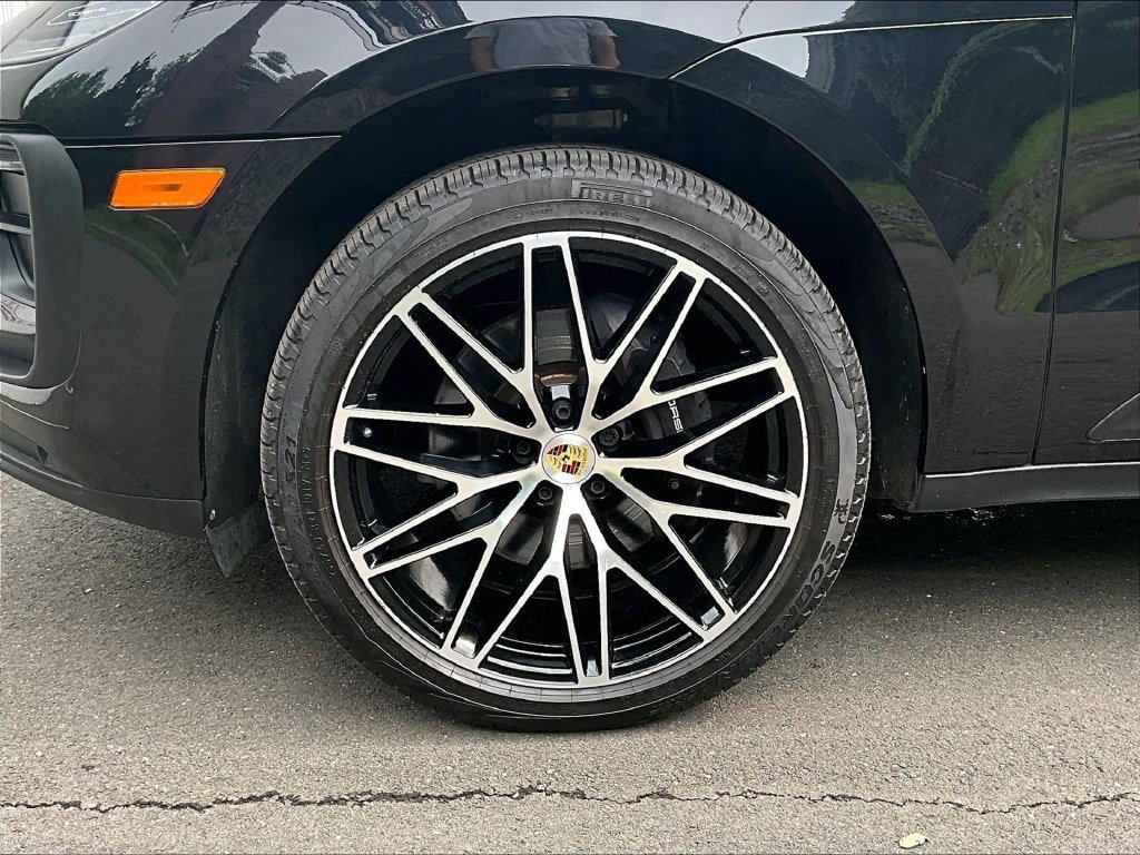 Certified 2025 Porsche Macan AWD/4WD image 14
