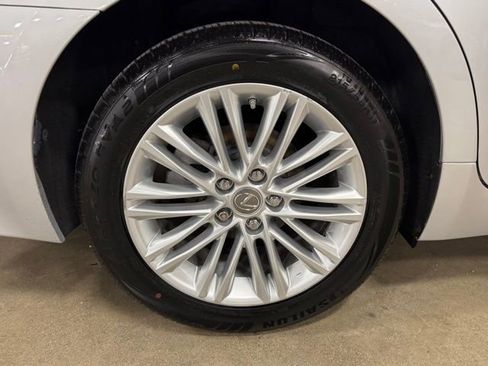 Used 2014 Lexus ES 350 w/ Luxury Package FWD image 36