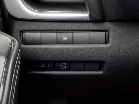 Used 2023 Nissan Rogue SV image 12