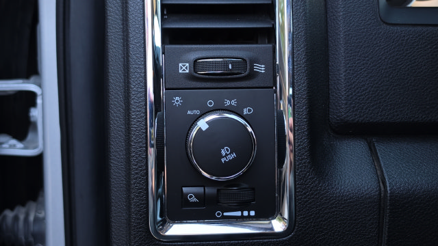 Used 2014 RAM 1500 Laramie RWD image 14