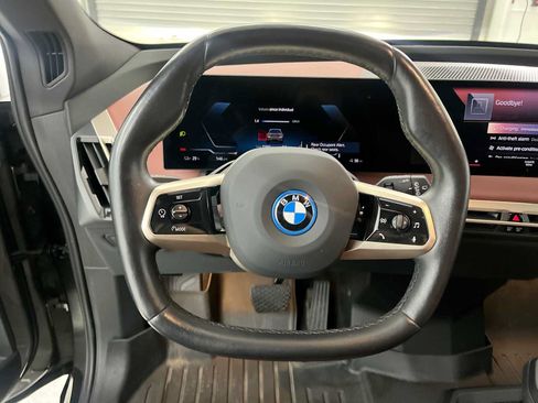 Used 2023 BMW iX xDrive50 w/ Sport Package AWD/4WD image 17