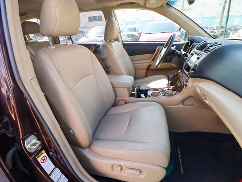 Used 2013 Toyota Highlander Limited image 38
