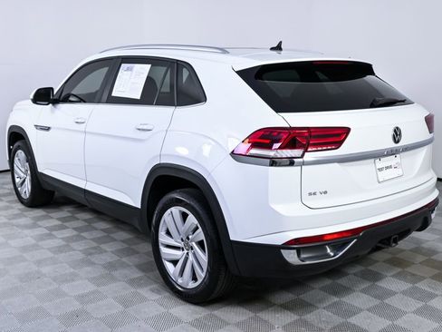 Used 2022 Volkswagen Atlas Cross Sport SE image 4