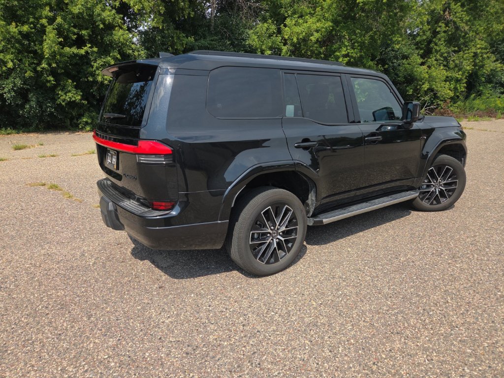 Used 2024 Lexus GX 550 w/ Accessory Package (2T) AWD/4WD image 18