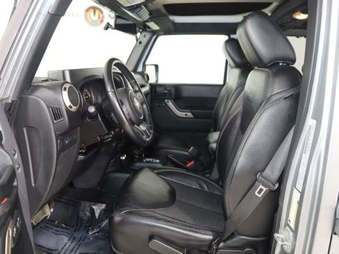 Used 2016 Jeep Wrangler Unlimited Sahara AWD/4WD image 11