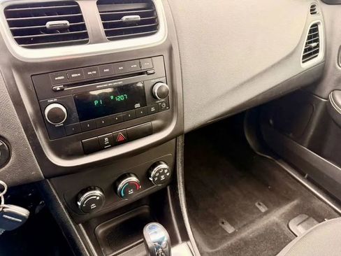 Used 2013 Dodge Avenger SE image 9