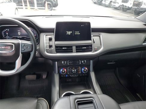 Used 2024 GMC Yukon XL SLT w/ SLT Luxury Package image 13