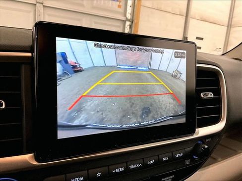 Used 2020 Hyundai Venue FWD image 20